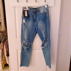 PrettyLittleThing Straight Leg Cropped Ripped Jean